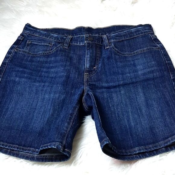 Womans Levi Shorts  27Wx17  L - Picture 1 of 5